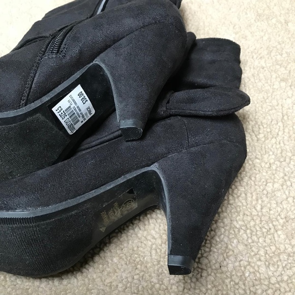 NWOT BlackFaux Suede Side Zip Hi Heel Boots (x) - Picture 2 of 2